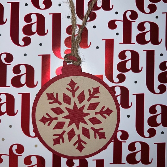 New handmade Red and off white Christmas Ornament/Gift tags set of 8 - Picture 2 of 7